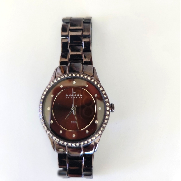 SKAGEN  Brown and CZ watch - Picture 1 of 5